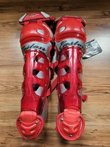 Easton Synergy Women's Fastpitch Softball Catcher's Leg Shin Guards Never Used - Picture 1 of 8