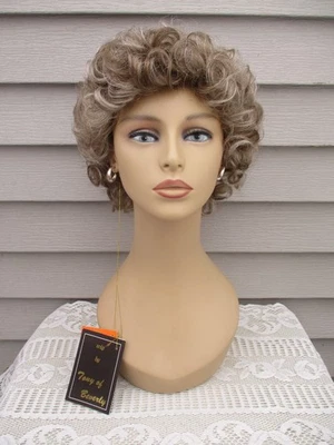 Peluca Tony of Beverly DREAM BOAT Color 17/101 LT MARRÓN CENIZA ESMERILADO Estilo Antiguo Foto 1 de 4