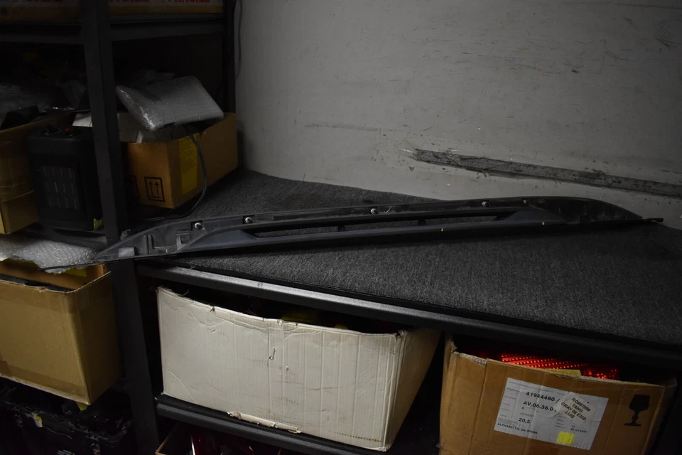 2008 GMC ACADIA RIGHT SIDE CROSS RAIL FACTORY OEM - Image 1 of 4