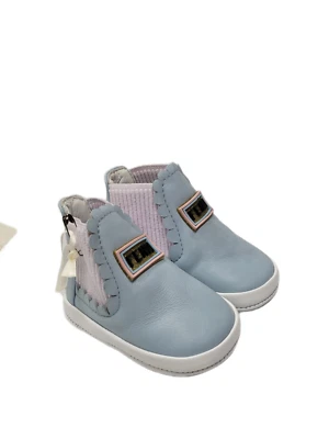 Nuevo sin etiquetas Nuevo Fendi Azul Claro Lavanda y Blanco Zapatos de Bebé con Logo Talla I Foto 1 de 3