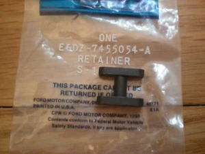 Nuevo de lote antiguo 1986 - 1989 Ford Taurus Wagon clip retenedor de equipaje - Imagen 1 de 1