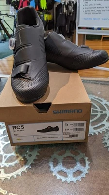 Shimano RC5 Zapatos de Ciclismo para Hombre, Negro, Taco de 3 Agujeros, Boa, 43/8.9-9 EE. UU., Nuevos Foto 1 de 4