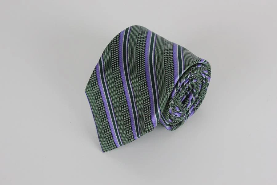 Corbata de seda Ben Sherman. Verde con rayas moradas y blancas. Foto 1 de 3
