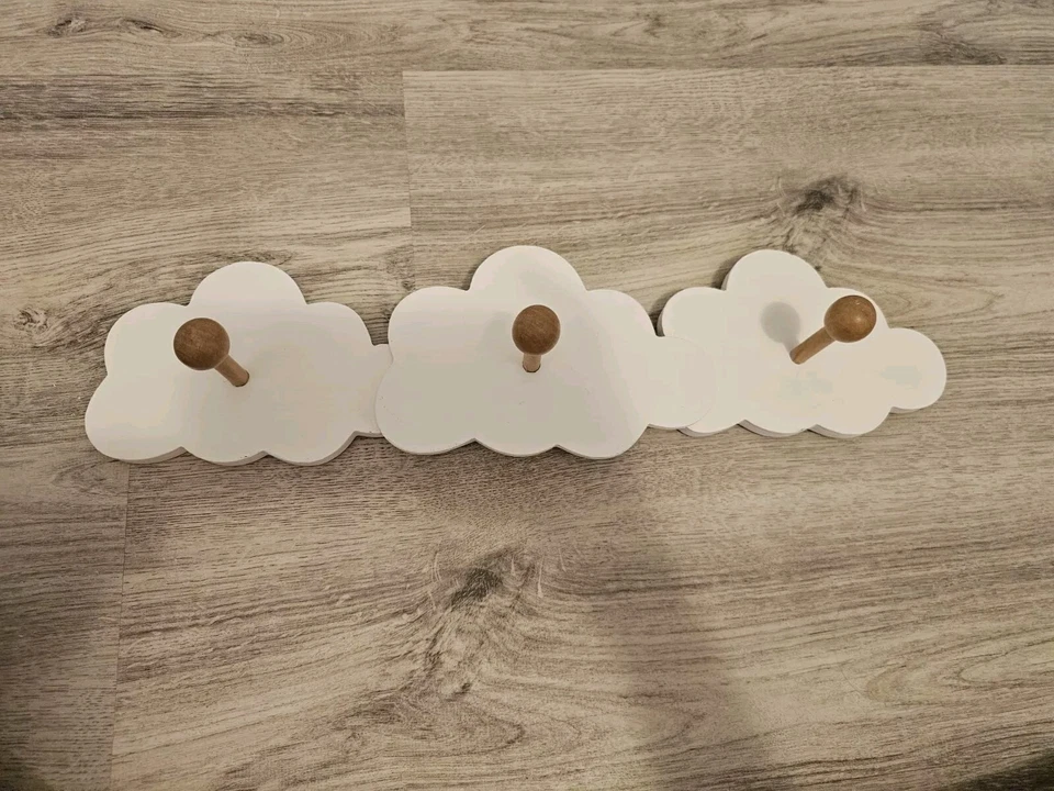 Gancho de pared de madera nube blanca Foto 1 de 1