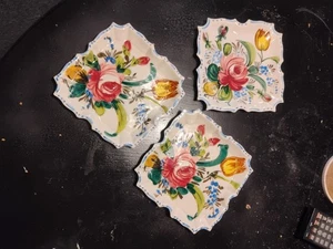 Juego de 3 platos de aperitivo pintados a mano de colección italian nove rose festoneados 6" - Imagen 1 de 4