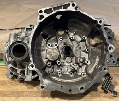 Carcasa delantera VW 02J Bell transmisión 5 velocidades MK4 Jetta Golf 1.8T 2.0 TDI Foto 1 de 4
