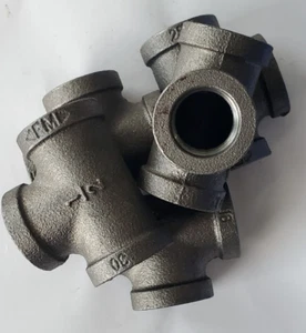 1/2" NPT 150# Black Malleable Tee, PK/5 - Picture 1 of 2