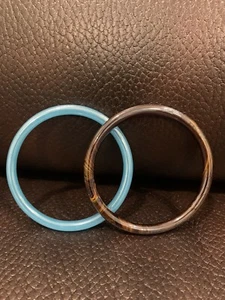 2 Armreif Armbänder aus braunem/blauem Glas. - Bild 1 von 6