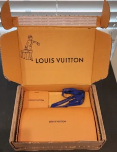 Louis Vuitton Aufbewahrung Versandbox 7,5 x 10,5 x 3,0 mit Karten- und Dokumentenetui - Bild 1 von 8
