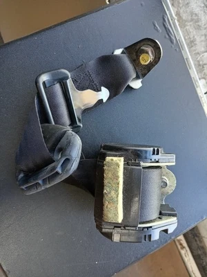 Mk2? mk3? ford fiesta o/s driver's side rear seatbelt 89fb-b611b68-a1e - Image 1 of 3