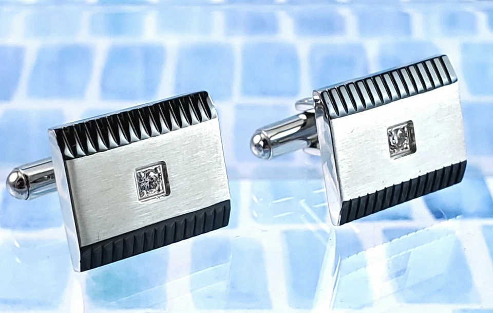 Gemelos cincel de acero inoxidable pulido y cepillado circonita cúbica. Precio de venta sugerido por el fabricante 89,95 USD. SRC269 Foto 1 de 4