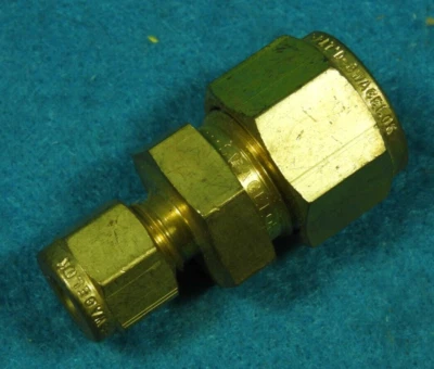 2 Pieces - 1/2" Tube X 1/4"Tube Adapter, SWAGELOK B-810-6-4 - New - Image 1 of 3