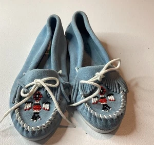 Zapato sin cordones Minnetonka para mujer 8 gamuza cuero azul con cuentas Thunderbird mocasín - Imagen 1 de 15