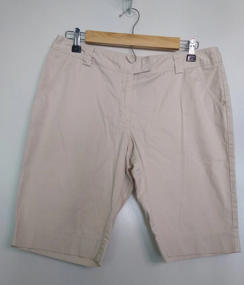 Bermudas Tracy Evans nunca usadas beige 97% algodón 3% spandex talla 11 Foto 1 de 4