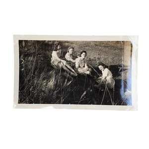 Vtg Beautiful Ladies Hanging Out in Grass Original Monochrome Photography Found - Picture 1 of 4
