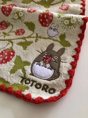 Toalha de rosto fofa de algodão Totoro e morango - Imagem 1 de 4