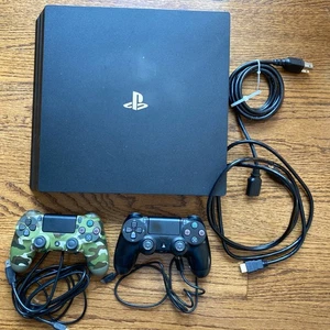 Sony PlayStation 4 Pro 1TB Jet Black, 2 Controller & Netzteil - Getestet - Bild 1 von 7