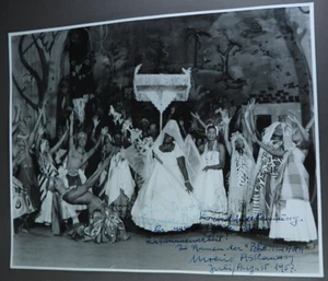 Album mit 10 Autogramme sowie 159 Fotos Deutsche Theater Berlin 1955 (109460) - Bild 1 von 24