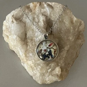 Alice im Wunderland Zeit Uhr & weißes Kaninchen Glas Anhänger Kette Halskette-Neu - Bild 1 von 12
