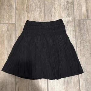 Zara Black girls Crinkle Skirt Smocked size 10 - Picture 1 of 6