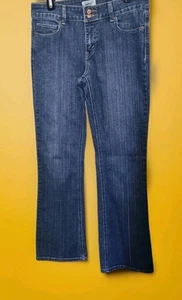 Levi's 526 Slender Boot Cut Jeans Size 8 Medium - Picture 1 of 11