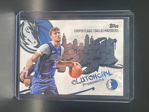 Cooper Flagg RC 2025-26 Topps CLUTCH CITY Rookie Card Dallas Mavericks Insert - Bild 1 von 2