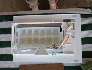 Genuine Refrigerator LG Ice Maker Part#MJH618647 Free Shipping - Picture 1 of 3