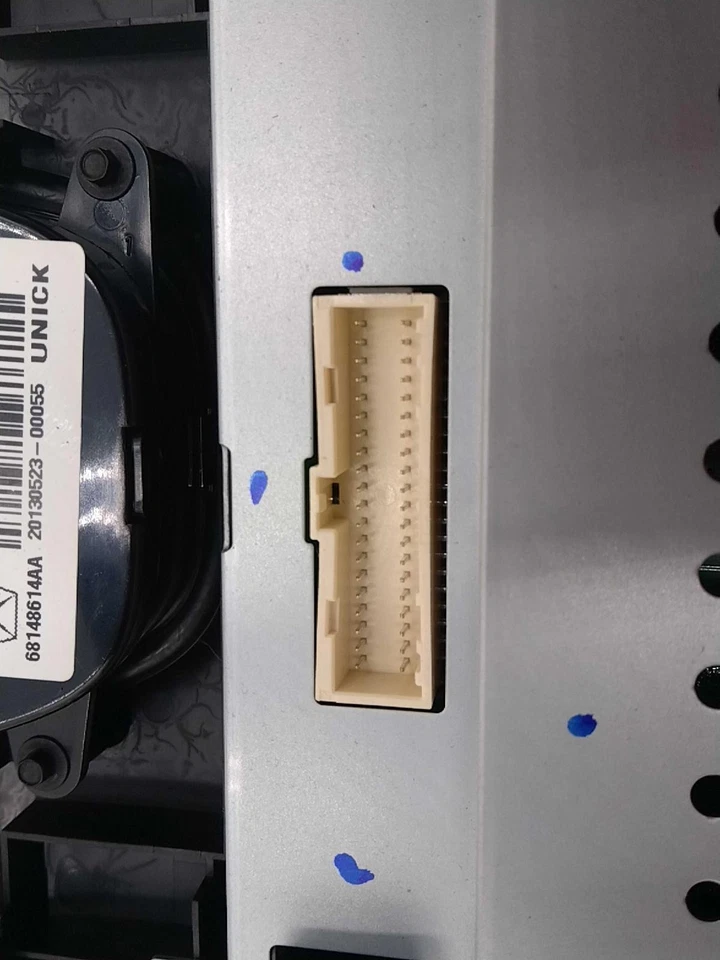 Pantalla de infoentretenimiento usada se adapta a: pantalla Chrysler 300 2014 8,4`` grado A Foto 1 de 4