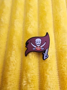 Tampa Bay Buccaneers NFL Team Kroko Schuh Anhänger - Fan Geschenk, - inspiriertes Accessoire - Bild 1 von 1