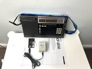 SONY AIR/FM/LW/MW/SW PLL SYNTHESIZED RECEIVER W/Power Supply ICF-2010, Later Sr. - Photo 1/9