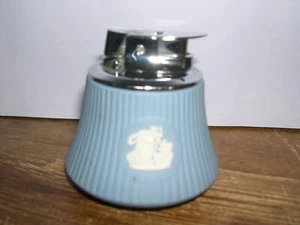 VINTAGE WEDGWOOD - BLUE JASPERWARE RONSON TABLE LIGHTER - Picture 1 of 3