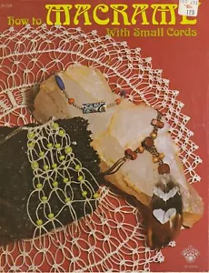 Libro de patrones de cómo MACRAMAR con cordones pequeños - joyería, arte de pared, tapete, adorno - Imagen 1 de 3