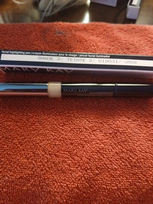 Mary Kay Facial Highlighting Pen - Shade 3 - New in box - - Image 1 of 4
