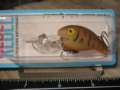 Señuelo de pesca vintage Rebel 1,5" buceo profundo CB-B 1/4 OZ cebo marrón Crawdad Foto 1 de 4