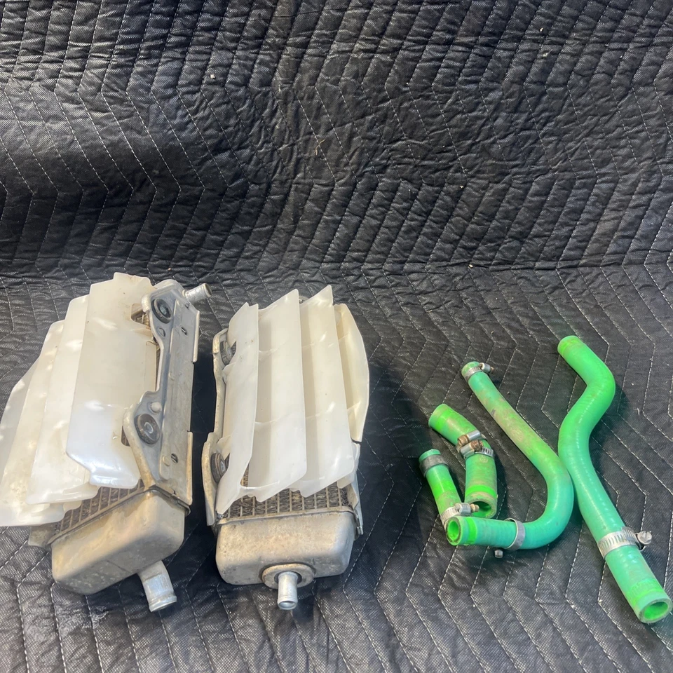 2004 kawasaki kx250f OEM ENGINE MOTOR COOLING COOLER RADIATOR SET WITH GUARDS - Image 1 of 3