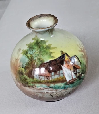 ANTIQUE VASE BULBOUS SHAPED HAND PAINTED - LOVELY DETAIL CHINESE - Image 1 of 4