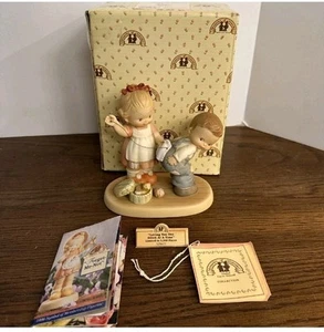 Ensco Collection "Loving You One Stitch At A Time" 1995 Vintage Junge & Mädchen Figur - Bild 1 von 14