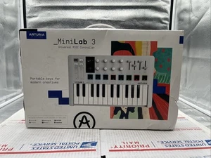Arturia MiniLab 3 25-Note Compact Midi Keyboard/Pad Controller, Weiß (B2-A3) - Bild 1 von 5