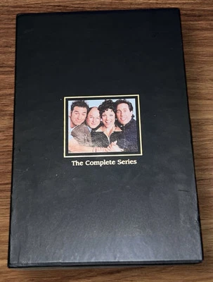 Seinfeld: The Complete DVD Series Seasons 1-9 + The Coffee Table Book (32 DVDs) Foto 1 de 4