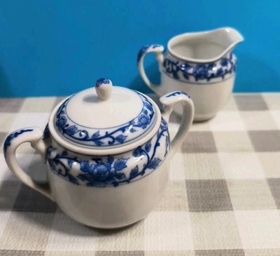 Vintage Sugar And Creamer Set Blue White Floral Vines Royal Nippon Small  Foto 1 de 4