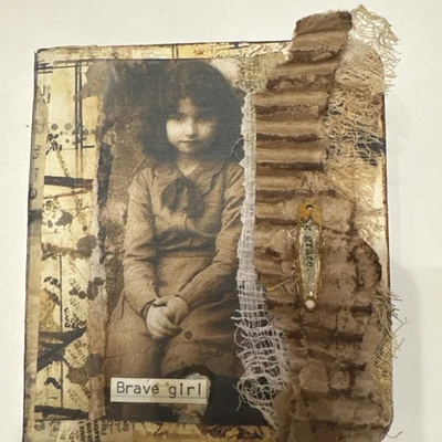 Diario de arte crudo “Brave Girl” original hecho a mano - 10 páginas. Foto 1 de 4