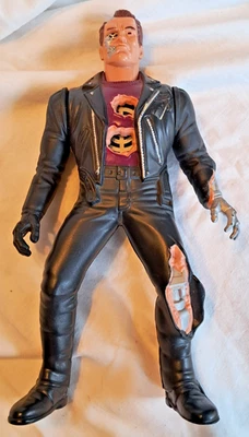 VTG 1992 Kenner T2 Ultimate Terminator 13.5" T-800 Arnold Battle Damaged AS-IS - Image 1 of 2