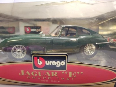 Coche fundido a presión Burago escala 1:18 Jaguar E cupé 1961 (SB1119902) Foto 1 de 4