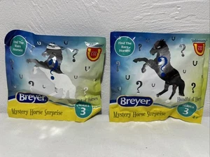 Breyer 2 Mystery Horse Surprise Handvoll Pferde Serie 3 Blind Bag 6221 - Bild 1 von 4