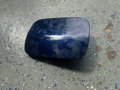 Tapa de la puerta de llenado del tanque de gasolina Lexus GS300 1998-2005 COLOR AZUL OSCURO PERLA Foto 1 de 2