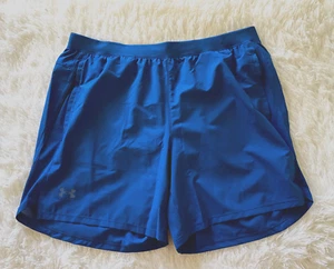 UNDER ARMOUR Herren Laufshorts 7" Schrittlänge gefüttert mit Taschen Größe XXL - Bild 1 von 3