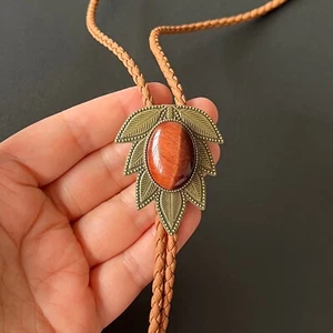 Collar de Boda Occidental Corbata Bola Bolo Piedra Ojo de Tigre Rojo Patrón Hoja de Bronce - Imagen 1 de 12