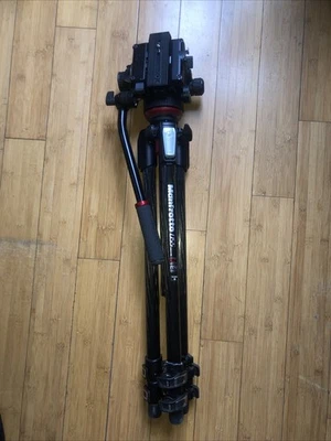 Manfrotto 055 carbon fiber Tripod W/ 504x Fluid Head and bag - Image 1 of 4