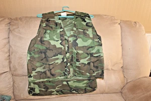 Vintage Ideal Vest Men's L Hunting/Fishing Woodland Camo Camouflage with Pouch - Picture 1 of 6