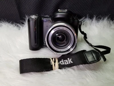 Kodak EasyShare P850 5.1MP Digital Camera with 12x Image Stabilized Zoom - Image 1 of 4